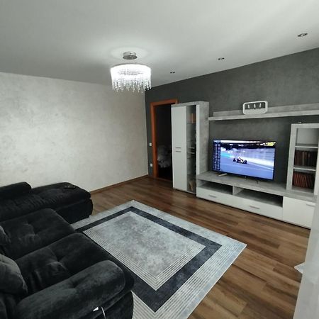 Апартаменти Біля Автостанції Кравчука, 40 Lutsʼk Exteriör bild