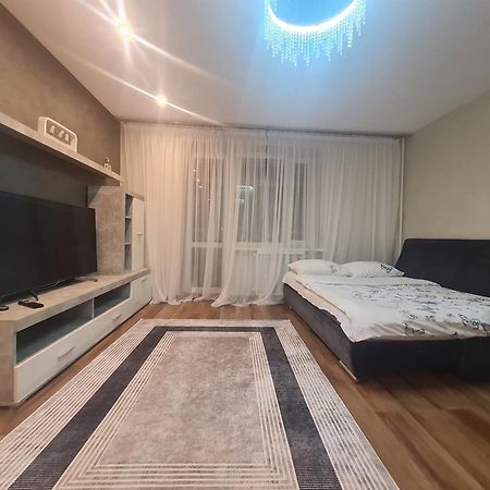 Апартаменти Біля Автостанції Кравчука, 40 Lutsʼk Exteriör bild